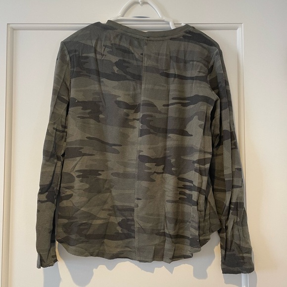 Splendid Waffle Knit Henley in Camo, Size XS - Picture 3 of 5
